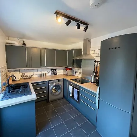 5 Lockside *free Private Parking* *city Centre*
