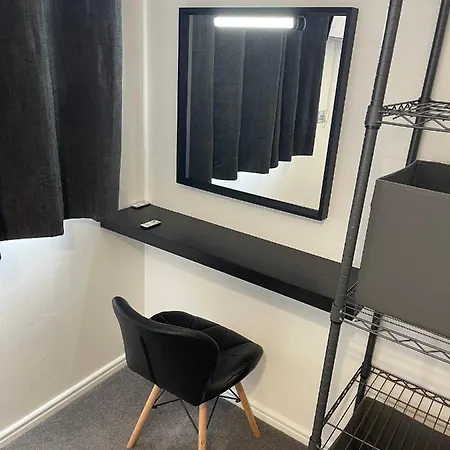 5 Lockside Free Secure Parking