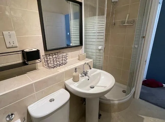 5 Lockside Free Secure Parking