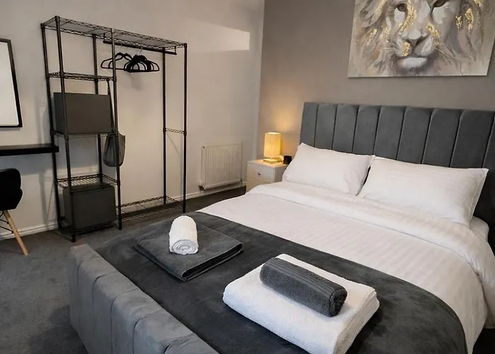 5 Lockside Free Secure Parking