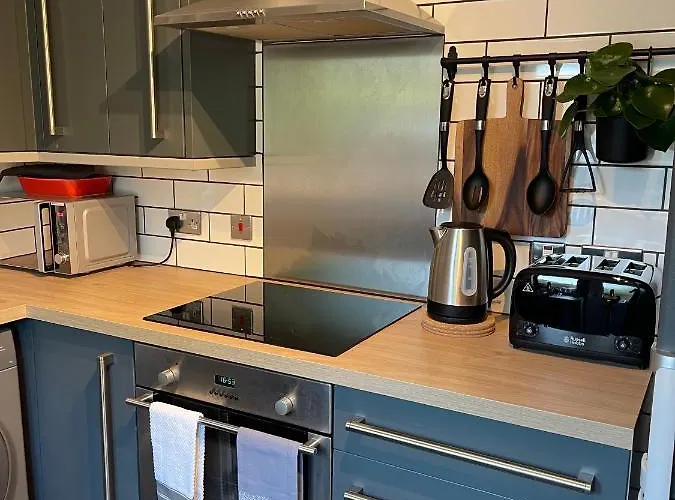 5 Lockside Free Secure Parking يورك