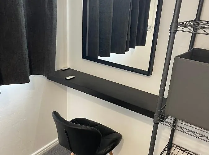 5 Lockside Free Secure Parking